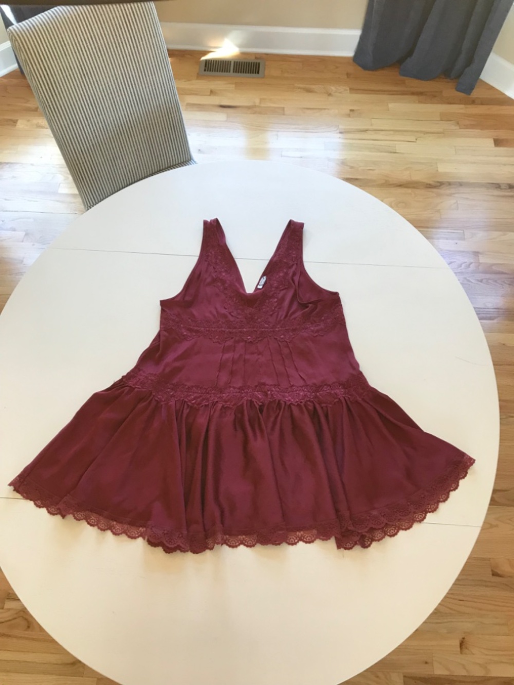 🆕 BOHO-CHIC ROMANTIC BURGUNDY MINI A-LINE SILKY LACE SLIP DRESS - Picture 4 of 15